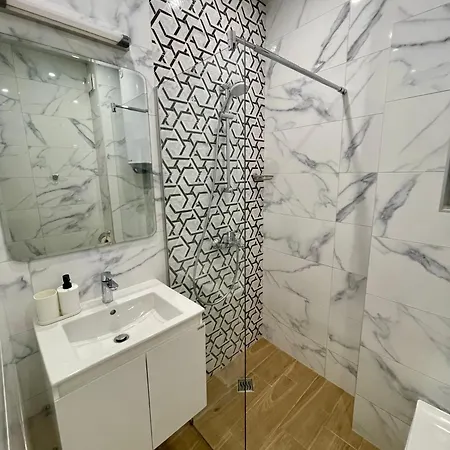 Vanquish Apartment *