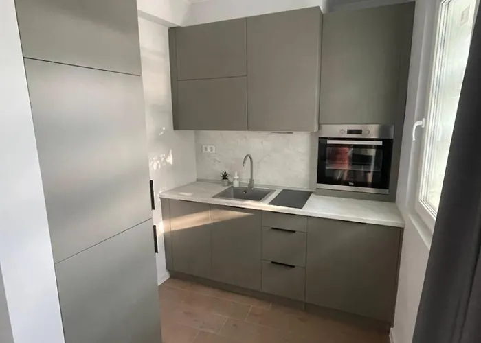 Vanquish Apartment Warna